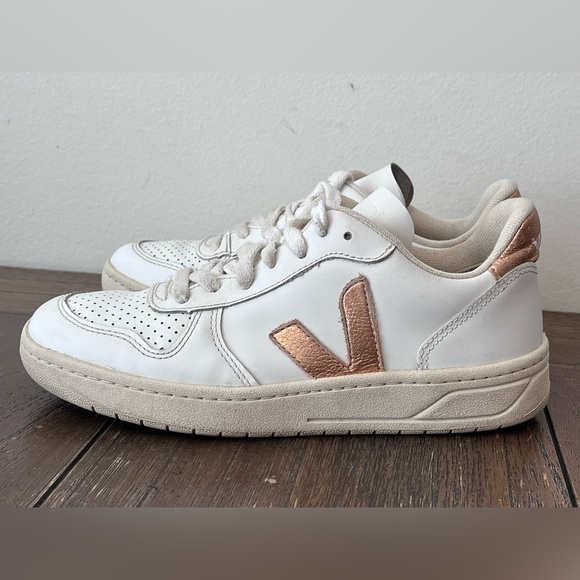 Veja Sneakers Womens size 5 - Picture 8 of 10